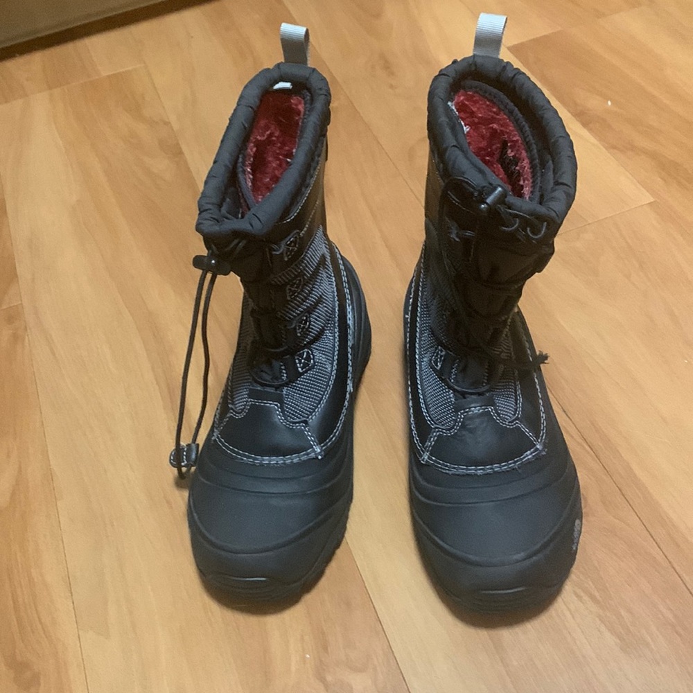 Big boys size 6 north face boots